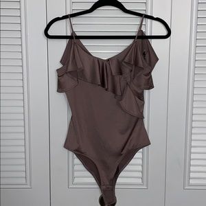 Mauve Bodysuit w Frilled Neckline
